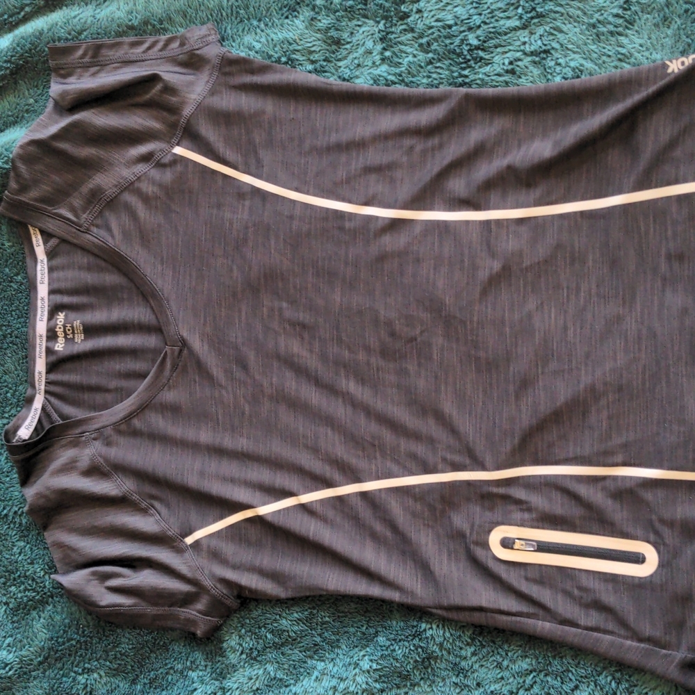 REEBOK T Small